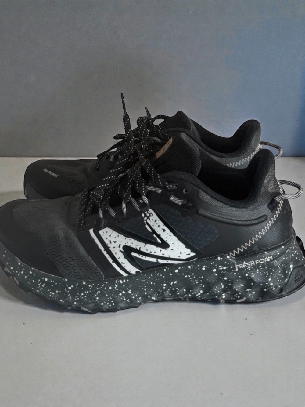 New Balance Women’s 7.5 / Men’s 6 Fresh Foam Black Trail Running Shoes